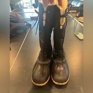 LL Bean Duck Boots
Size 8
